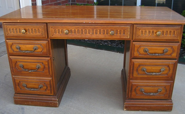 [Desk1[12].jpg]