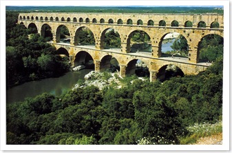 Aqueduct_PontDuGard_Nimes