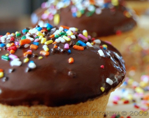 chocolate-glazed-donut-muffin-8