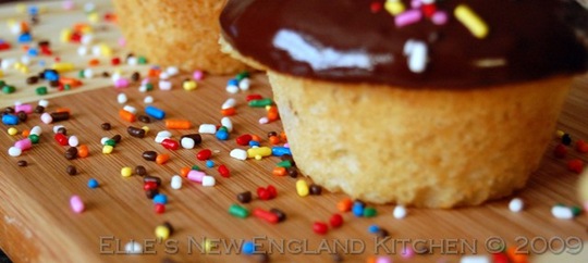 chocolate-glazed-donut-muffin-6