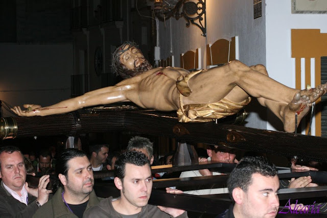 La Obra de Perez Comendador, estrenó una nueva parihuela para ser llevado de mejor manera por sus devotos y para la mejor conservación de la estupenda Talla. La Obra de Perez Comendador, estrenó una nueva parihuela para ser llevado de mejor manera por sus devotos y para la mejor conservación de la estupenda Talla.