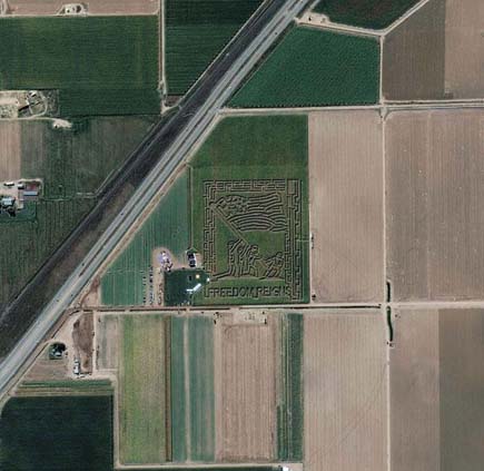 ig21 above cornmaze 02 14 Most Amazing Satellite Pictures You’ll Ever Seen Before