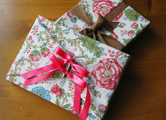[fabric reusable gift wrap how to[3].png]
