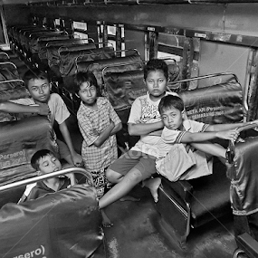 Five horde by Stefanus Ming - People Group/Corporate