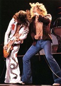 led_zeppelin_on_stage_1977