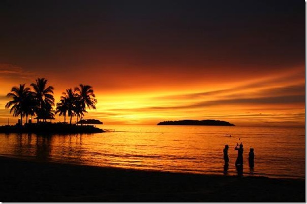 tanjung-aru-beach-sunset