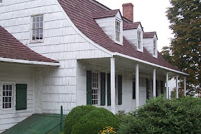 Dutch Colonials are nice A Dutch Colonial home