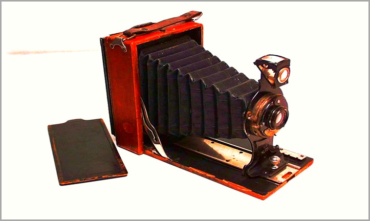 Φωτογραφική μηχανή, σχεδόν από τις πιο παλιές - Camera, almost the oldest