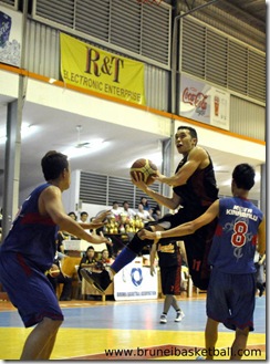 National cager Ben Sim (C) goes for a layup against Kota Kinabalu last night. Picture: BT