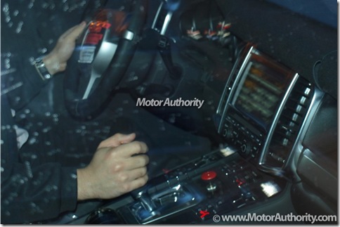 2011-porsche-cayenne-interior-spy-shots-december-001_100190954_l