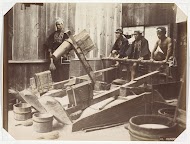 Mannen pletten rijst in Japan