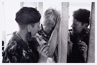 Elske ter Veld wordt opgevangen door haar secretaresse Jetty Thiele-Ramaer