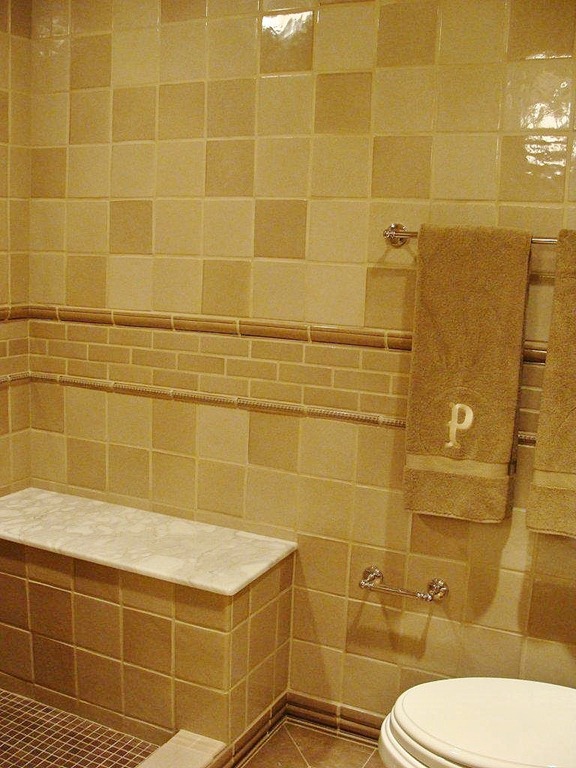 [34-masterbath.jpg]