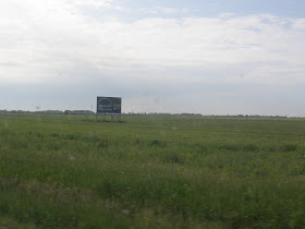óriásplakátok, vizuális környezetszennyezés, visual pollution, billboards, reklám, maffia   
