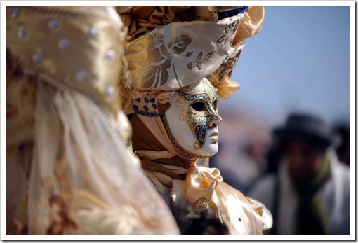 Carnevale 2011 - foto il martedi grasso a venezia - maschera ed erotismo12