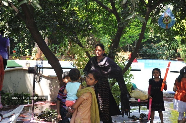 [balakrishna_family_celebrating_holy_009[2].jpg]