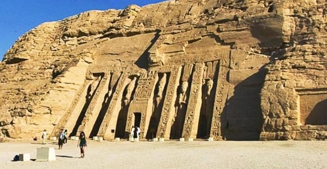 [Abu Simbel-Nefertiti Temple[2].jpg]