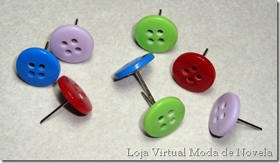 brincos de botão colorido moda de novela estilo mabi