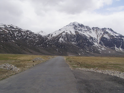 The Road and the Mountains between Sarchu and Pang