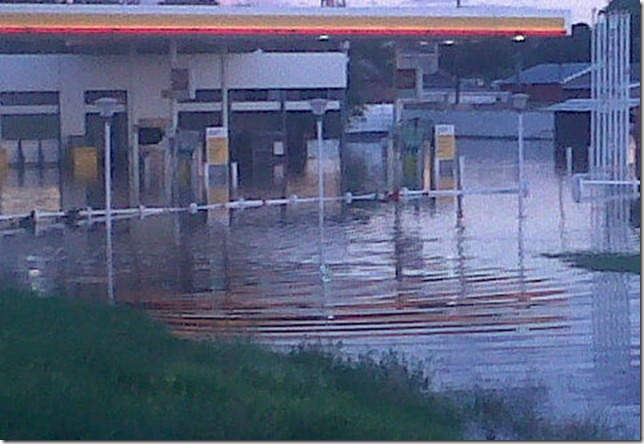 shell petrol station on the R554