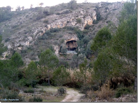 Vista de la Cova Negra desde el aparcamiento - ruta Penya Blanca - Valencia