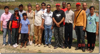 Trainees visit a private farm for milkfish