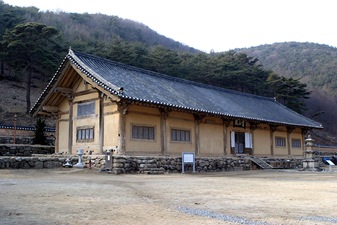 Yeongcheon Yeongsanjeon Hall at Geojoam Hermitage in Eunhaesa Temple 02