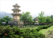 [Gyeongju Three-Story Stone Pagoda at Namsan-ri[5].jpg]