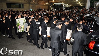 Park Yong Ha Funeral 06