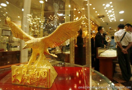 [Hawk-shaped golden figurine001[3].jpg]