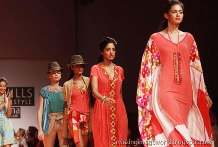 [Ranna Gill's creations at Fashion Week001[3].jpg]