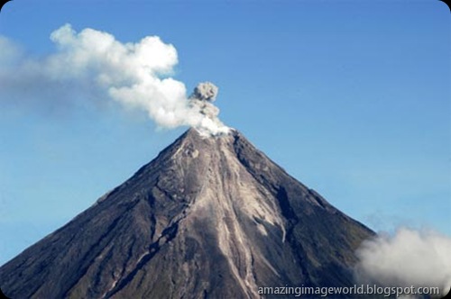 Mayon volcano001