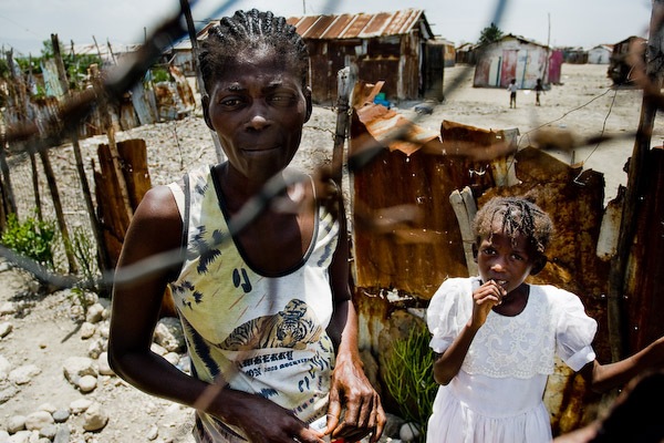 [woman-cite-soleil-haiti-02[4].jpg]