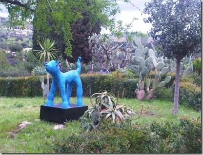 Carin Grudda, opera in bronzo «Blau-Miau» posizionata nel Giardino della Villa Aurea