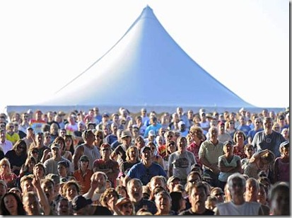 Il pubblico accorso al Bethel Woods Music Festival, il concerto organizzato per celebrare il 40.mo anniversario di Woodstock -Epa