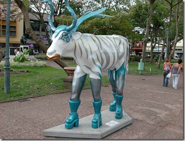 Artistas Fernando Bermúdez y Christian Zamora - la vaca loca