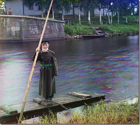 Pinkhus Karlinskii, eighty-four years. Sixty-six years of service. Supervisor of Chernigov floodgate, Russian Empire; 1909
Sergei Mikhailovich Prokudin-Gorskii Collection (Library of Congress).