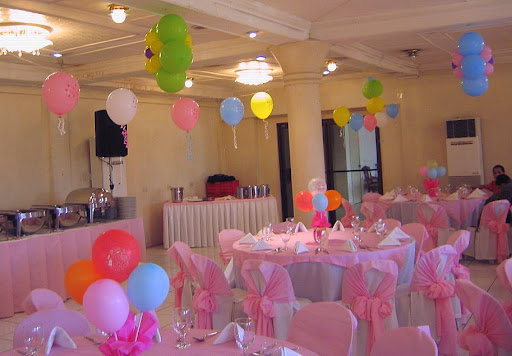 birthday party balloons decoration. Birthday party venue alloon