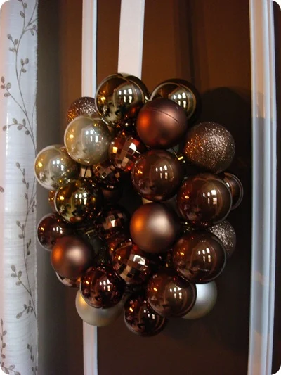 Tips for making an ornament wreath