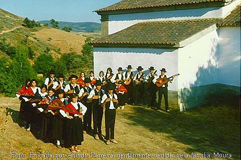 Rancho Folclorico de Castelo Branco. Foto tirada na lateral da capela de Santa Maria a Velha em Castelo Branco Mogadouro