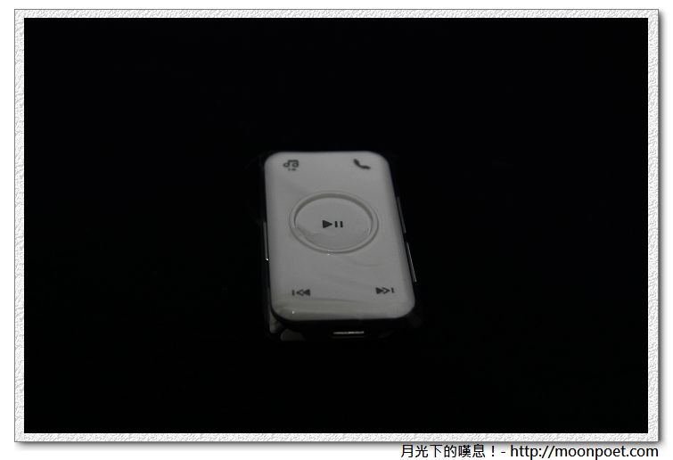 藍芽接受器主體的特寫...其實還蠻輕的 藍芽接受器主體的特寫...其實還蠻輕的