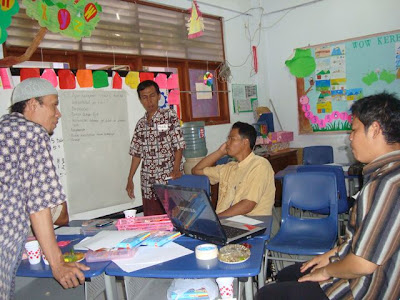 Menjadi guru yang siap mendidik generasi abad 21 (Laporan ...