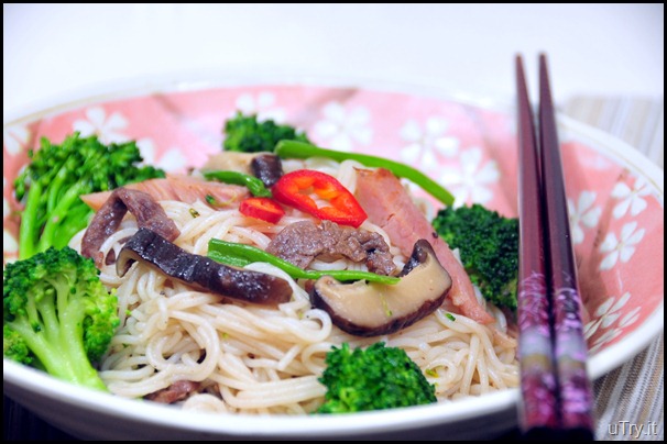 Broccoli-Beef and Shiitake Mushroom Rice Noodle