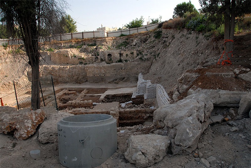 [mamilla-dig-20100611-05[3].jpg]