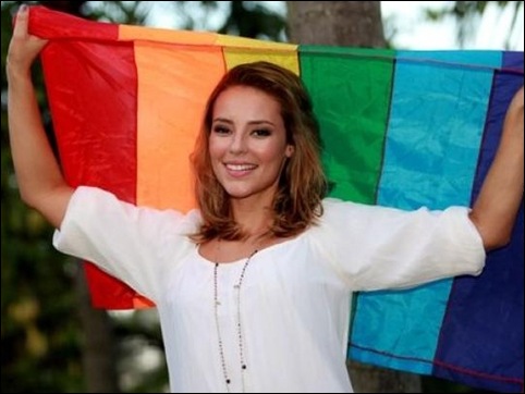 Paola Oliveira gay