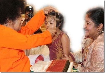 chitra and her daughter nandana with sai baba in putathu varkki