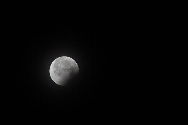 [12-21-10 Lunar Eclipse 08[2].jpg]