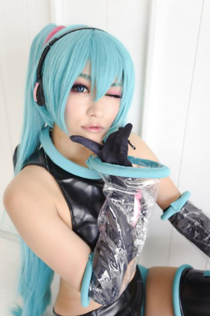 Forum Image: http://lh3.ggpht.com/_xxQMSIMp30U/TQgMkY7RsiI/AAAAAAAAAFE/06KchsXOvck/s640/83530__468x_aira-space-miku-15_0.jpg