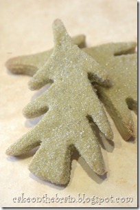 DAY 1: SPARKLY MATCHA CHRISTMAS TREE COOKIES