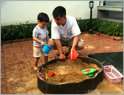 Paonp and I playing with sand